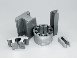 Prezzo buono Stampaggio per motore universale in acciaio al silicio di alta qualità con spessore 0,5 mm e rivestimento isolante C5 per laminazioni motore efficienti in linea